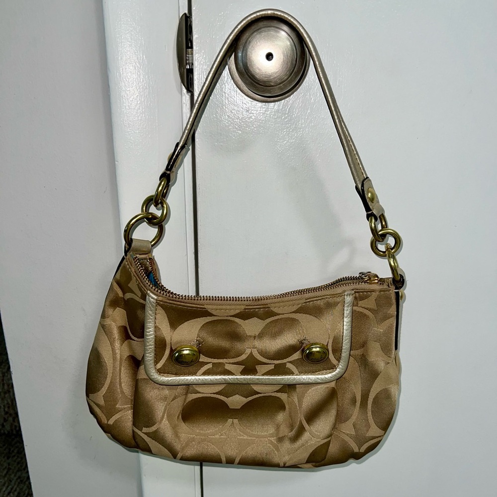 Vintage COACH “poppy” Gold sateen signature shoulder swing bag. G0973-13833